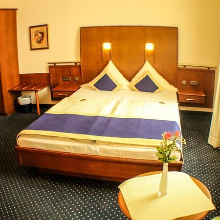 Victoria Hotel Минден Экстерьер фото