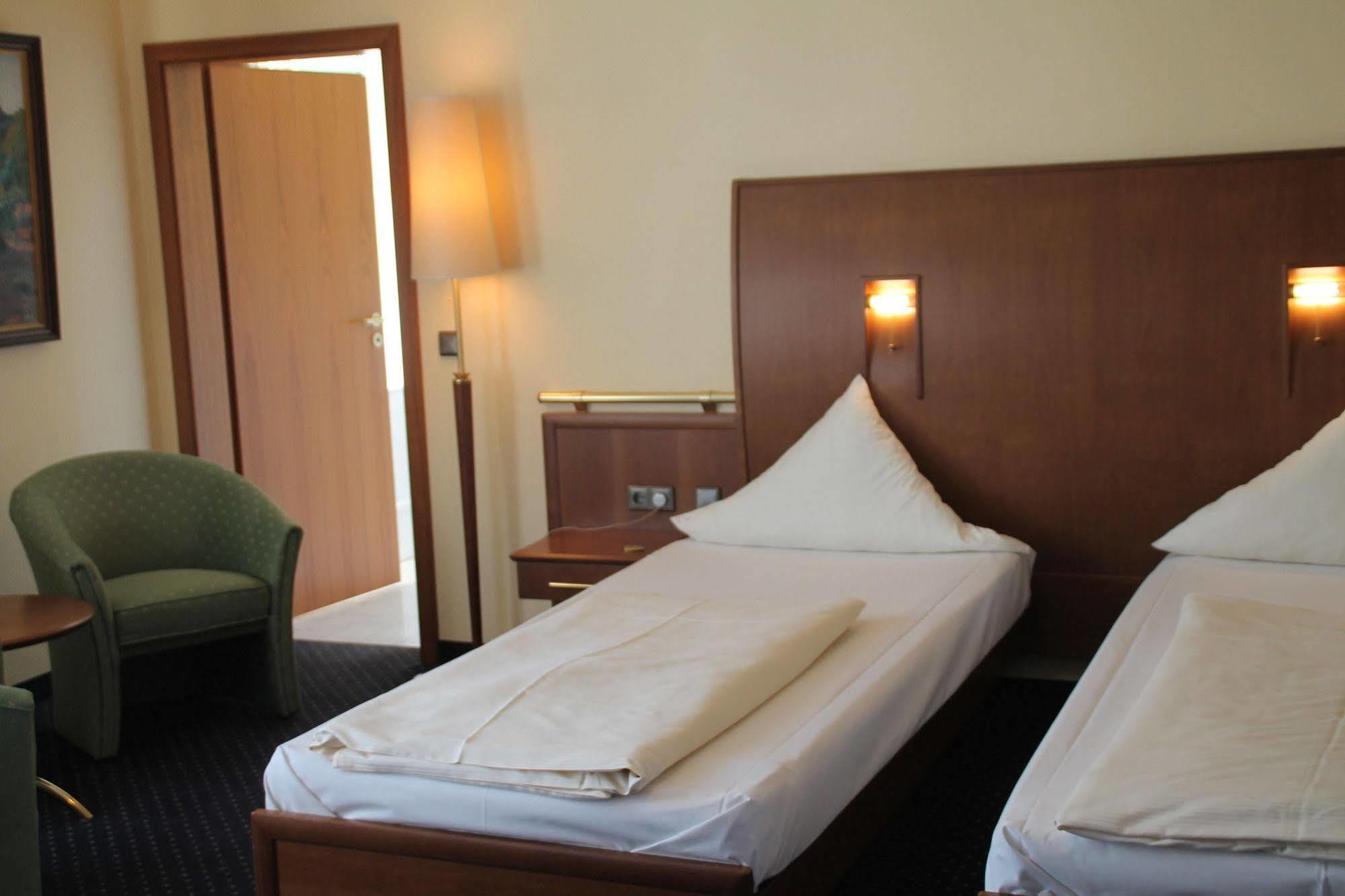 Victoria Hotel Минден Экстерьер фото